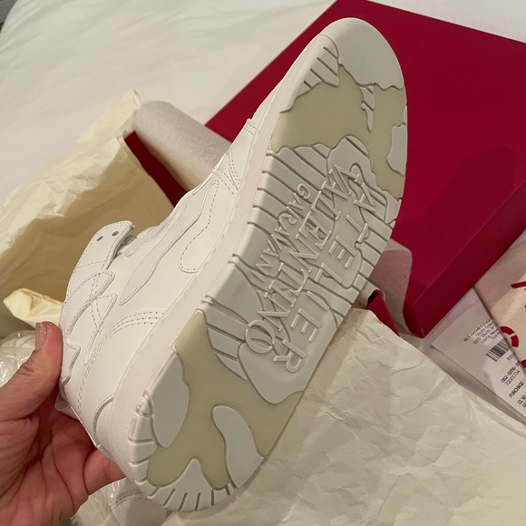 ❌SOLD❌ VALENTINO GARAVANI
White 07 Camouflage Edition Atelier Mid-Top Sneakers - Picture 14 of 16